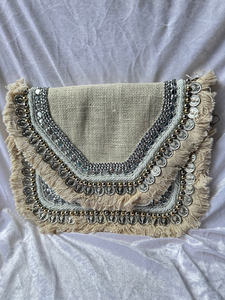 Bolso de mano bohemio de yute natural con borlas, flecos y cuentas, hecho a mano, textil, con espejo, estilo tribal, a la moda - Product Image 1