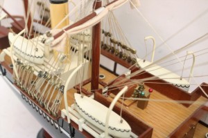 Modèle de bateau à voile en bois fait main - Maquette historique de bateau d'exploration polaire, décoration pour la maison ou le bureau, RRS Discovery - Product Image 6