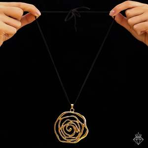 PRAO Collier pendentif floral rose plaqué or Accessoire de mode anti-ternissement - Product Image 2