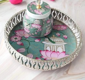 Bandeja Pichwai de Metal Elegante de Exportación India con Tarro para Servir Frutos Secos, Chocolates y Galletas, Disponible a Precio de Fábrica - Product Image 5