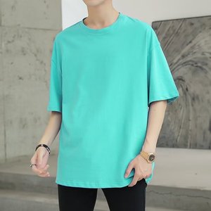 เสื้อยืดผู้ชายผ้าถักสีพื้น แขนกลาง ทรงหลวม สไตล์เกาหลี สำหรับฤดูร้อน รับปักโลโก้ตามแบบ OEM - Product Image 4