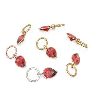 Pendentif en or massif avec serti clos en forme de poire rubis, pierre de naissance de juillet, bijou fin minimaliste et empilable, pierre précieuse rouge en or massif pour elle - Product Image 6