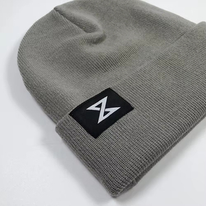 Bonnets d'hiver tricotés de haute qualité, bonnets unis promotionnels avec logo personnalisé, bonnets entièrement personnalisables pour hommes - Product Image 6