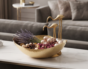 Bol en métal finition or moderne avec motif d'oiseau, centre de table décoratif fait main pour salle à manger et espace de vie - Product Image 5