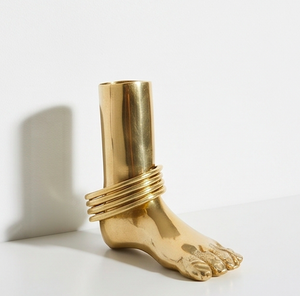 Sculpture de pied moderne en laiton doré avec anneaux de cheville, statue décorative d'art pour table, pour intérieurs de maison, table à manger et occasions festives - Product Image 3