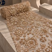 Tissu de robe en maille florale perlée avec broderie dorée et motifs de perles |   Tissu décoratif pour robes de mariée et tenues de soirée en résille
