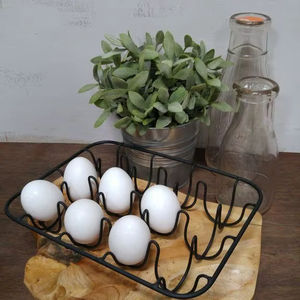 Support à œufs élégant en fer pour l'organisation, contribuant à préserver la fraîcheur et à éviter la casse des œufs pendant le stockage - Product Image 1