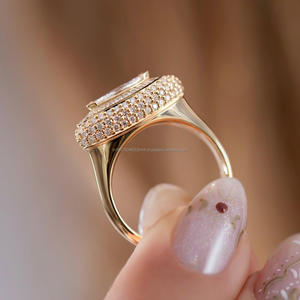 Bague de fiançailles unique pour femme en or jaune massif 10K/14K/18K avec diamants marquise, baguette et ronds de luxe cultivés en laboratoire - Product Image 2