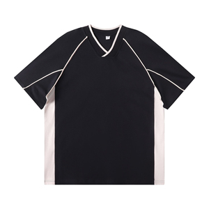 T-shirt pour homme à col en V et manches raglan, couleur unie, bordure contrastée, tricoté en polyester, coupe classique - Product Image 1