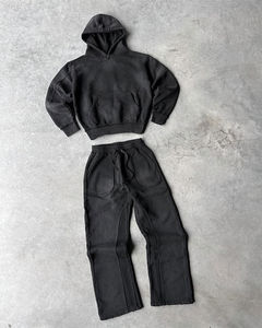 Ensemble de survêtement de qualité supérieure, personnalisable, en tissu épais, avec logo personnalisé et design unique, impression sérigraphique. - Product Image 6