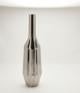 Vase à fleurs en métal argenté de qualité supérieure, texture cannelée verticale unique, grand centre de table décoratif pour salon moderne, bureau, hall d'entrée - Product Image 1
