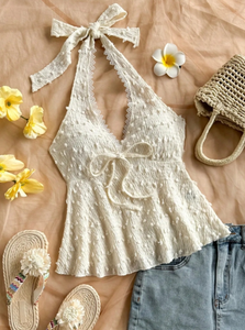 Elegante Vestido de Verano Blanco con Cuello Halter, Detalles de Encaje y Lazo Frontal - Product Image 2