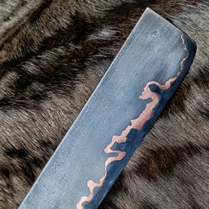 Cuchillo de Carnicero de Acero Damasco y Cobre Hecho a Mano, Cuchillo de Cocina Resistente para Cortar Carne con Mango Moderno - Product Image 6