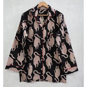 Ensemble de pyjama en coton pour femmes, imprimé floral à la main, ensemble de vêtements de détente et de nuit doux - Product Image 2