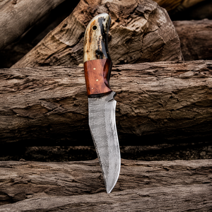 Cuchillo de Camping Hecho a Mano con Hoja de Acero de Damasco de Punta Caída y Borde Recto, Mango de Cuerno y Madera, Funda de Cuero - Product Image 4