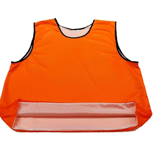 Gilet d'entraînement réversible en mesh blanc et orange, respirant, pour la pratique sportive - Product Image 2