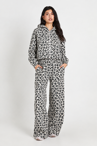 <b>Women</b> <b>White</b> Black Leopard Print Zip Up <b>Hoodie</b> Long Sleeve Casual Cropped Sweatshirt With Adjustable Hood And Relaxed Fit Outfit - Product Image 5