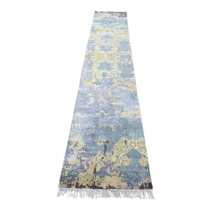 Tapis de couloir moderne en laine TRO-0246, motif abstrait bleu soyeux, tapis de luxe contemporain noué à la main - Product Image 1