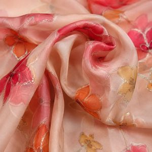 Tela premium con estampado y bordado, un textil moderno diseñado para colecciones de moda y prendas elegantes. Esta tela... - Product Image 4