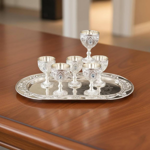 Coupe à pied en métal de style vintage avec motif décoratif orné, idéale pour la décoration intérieure, les restaurants et les boutiques de cadeaux - Product Image 5