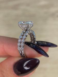 Anillo de Compromiso con Diamante Ovalado de 2.75 Quilates, Color E, Claridad VVS2, Cultivado en Laboratorio, Certificado IGI, con Halo Oculto, en Oro Blanco de 14k, con Diamantes a Juego - Product Image 2