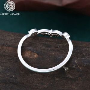 Bague de fiançailles pour femme Charm_Jewells en argent 925 avec moissanite taille coussin, motif végétal, style classique, sertissage à griffes, certifiée IGI - Product Image 3