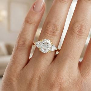 Anillo de Compromiso Aries Jewel de Oro Amarillo de 14K con Diamante Cultivado en Laboratorio Certificado por IGI de 2CT, Corte Ovalado, Color E, Aniversario, Boda, Lujo para Mujer - Product Image 2