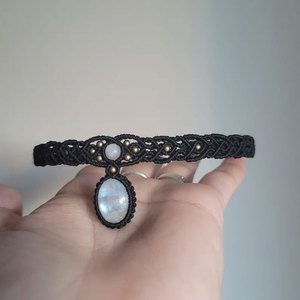 Collier ras du cou en macramé fait main avec pierre de lune, cordon noir, bijoux bohèmes, pendentif pierre de lune arc-en-ciel, collier ajustable - Product Image 3