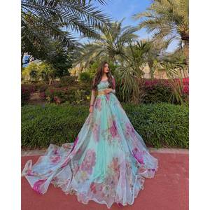 Lehenga choli ชุดปาร์ตี้หรูหราสำหรับผู้หญิงพิมพ์ลายดอกไม้ผ้าไหมออร์แกนซ่าที่สวยงาม - Product Image 3