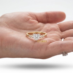 Anillo de Diamantes con Corte Corazón en Oro de 18K, Anillo de Compromiso de Lujo con Corazón, Anillo de Promesa de Joyería Fina, Elegante Regalo para Ella - Product Image 4
