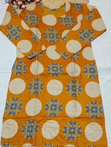 Kurti Corto de Algodón para Mujer, Color Naranja con Puntos Blancos y Azules, Estilo Tradicional Informal, Largo Midi, Corte Regular, Diseño Dori - Product Image 1