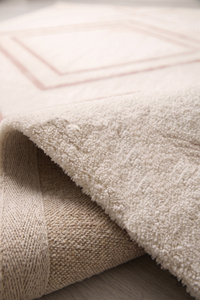 Tapis géométrique minimaliste DECORDEC en laine rose poudré ivoire, écologique, antidérapant, tufté à la main, à poils moyens et épais, pour chambre moderne - Product Image 4