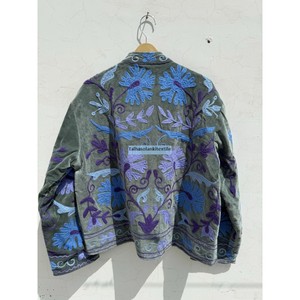 Blazer en velours Suzani pour femmes ouzbèkes, broderie florale à la main, col mandarin, manches longues, veste d'automne - Product Image 2
