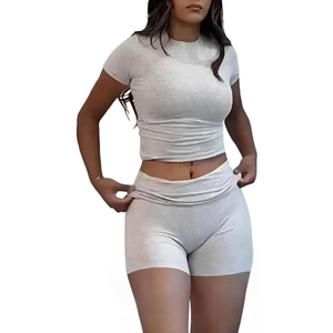 Conjunto deportivo gris de 2 piezas para mujer: Top corto de encaje de malla de manga corta y shorts de cintura alta con soporte alto, de punto sólido y transpirable para primavera. - Product Image 4