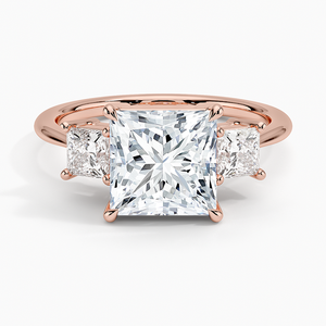 แหวนเพชรทรงปรินเซสคัท 3 เม็ด เพชรเลี้ยงในห้องปฏิบัติการ ทองคำขาว 14K ประดับเพชรทรงปรินเซสด้านข้าง แหวนหมั้นสำหรับผู้หญิง เครื่องประดับชั้นดี - Product Image 3
