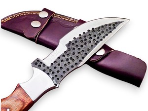 Couteau de chasse et de camping Nordic Forge 1095 en acier, modèle Tracker, avec étui, fabrication artisanale, lame pleine longueur, manche en bois Pakka - Product Image 2