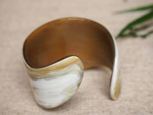 Bracelet en corne de buffle de style moderne pour femmes, artisanat naturel écologique fait à la main, objet d'art élégant, collection Hs Husnain Crafts Uttar - Product Image 3