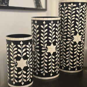 Vase à fleurs d'intérieur en aluminium noir avec incrustation osseuse à motif floral, jardinières décoratives pour la maison, pots de style arabe, qualité supérieure pour le jardin - Product Image 1