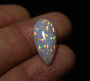 Gemas Hasnain, Ópalo de Fuego con Puntos, 5.60 Quilates, Ópalo Etíope Natural, 19.5*10*6.5mm, Corte Pera, Cabujón, Multifuego, Gema Suelta - Product Image 1