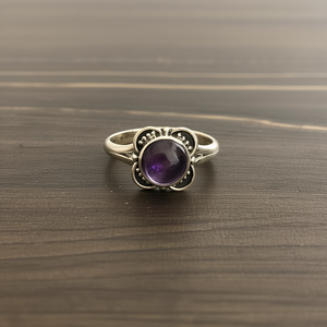 Anillo de Moda con Amatista de Diseño, 2.6 Gramos - Product Image 3