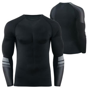 T-shirt de compression pour homme de qualité supérieure pour la salle de sport, couleur noire unie, séchage rapide, respirant, en vente - Product Image 3