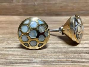 ลูกบิดลิ้นชักมุกแท้ทำมือระดับพรีเมียม  ตกแต่งด้วยมุก  ดีไซน์คลาสสิค  รักษ์โลก  ขนาดสั่งทำได้  เหมาะสำหรับงานแต่งงานและวันหยุด - Product Image 2