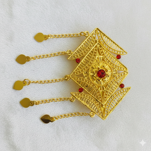 MOLL JEWELLERS Mini pendentif élégant en alliage plaqué or, fait main, écologique, étanche, motif animaux, paillettes et coquillages, avec pompon - Product Image 1