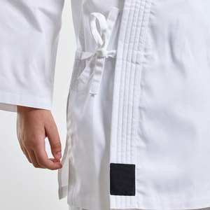 Tenue d'arts martiaux professionnelle Solid Trader, design élégant, en coton fin, pour entraînement actif, cours et compétitions de Judo et de Karaté. - Product Image 6
