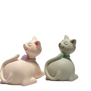 Hermosas estatuas elegantes de gatos de poliresina y decoraciones de pajaritas La fábrica se especializa en figuritas artesanales de resina artística - Product Image 3