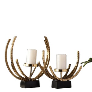 Bougeoir en métal minimaliste moderne fini doré pour la décoration intérieure et extérieure de la maison - Product Image 1