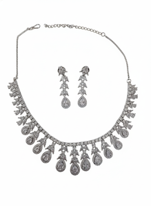 Conjunto de Collar de Lujo con Diamantes Americanos en Corte Pera y Elegante Gargantilla de Circonita Cúbica en Forma de Lágrima con Pendientes Largos Colgantes, Set Nupcial para Boda - Product Image 5