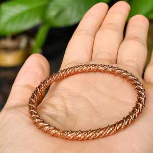 กำไลข้อมือทองแดงที่ได้รับแรงบันดาลใจจากธรรมชาติ พื้นผิวแบบออร์แกนิก เครื่องประดับโลหะทำมือ - Product Image 4