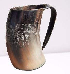 Mug à boire en corne Apex Align gravé, style nordique, artisanat naturel unique, cadeau pour hommes avec motifs symboliques - Product Image 4