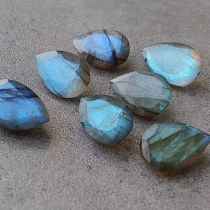 Pierre précieuse naturelle en labradorite, forme goutte d'eau, taille facetée, calibrée, pour bijoux - Product Image 1